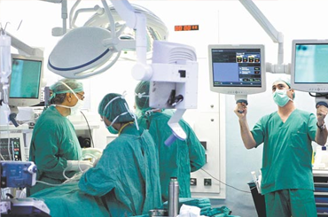 Khám tim mạch miễn phí cho người cao tuổi
