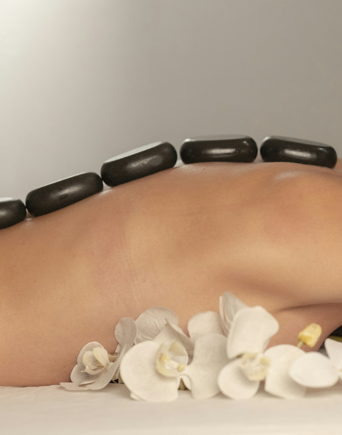 Trị liệu đá nóng tại Lotus Spa