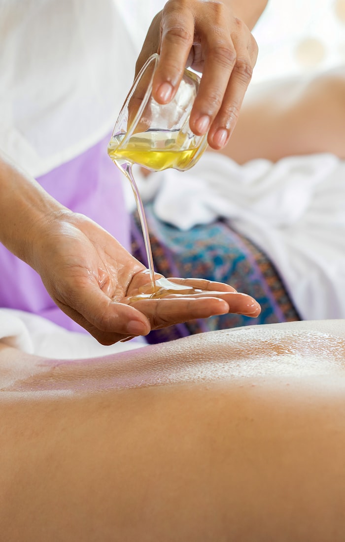 Massage tinh dầu thư giãn toàn thân