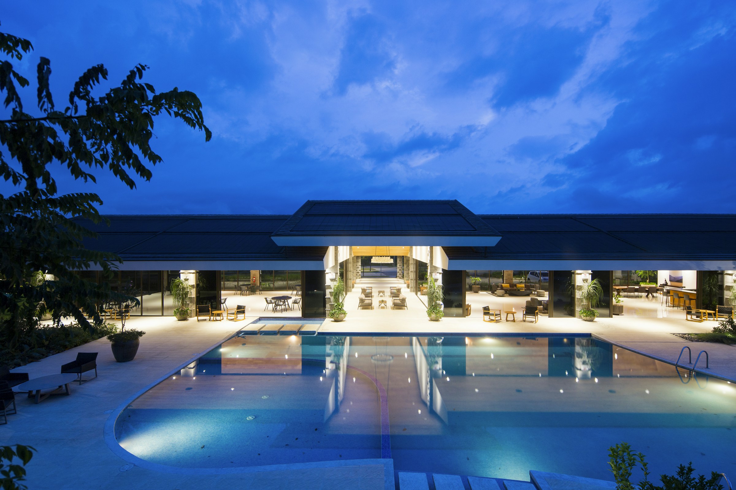 THE VELORA — Khách sạn cao cấp